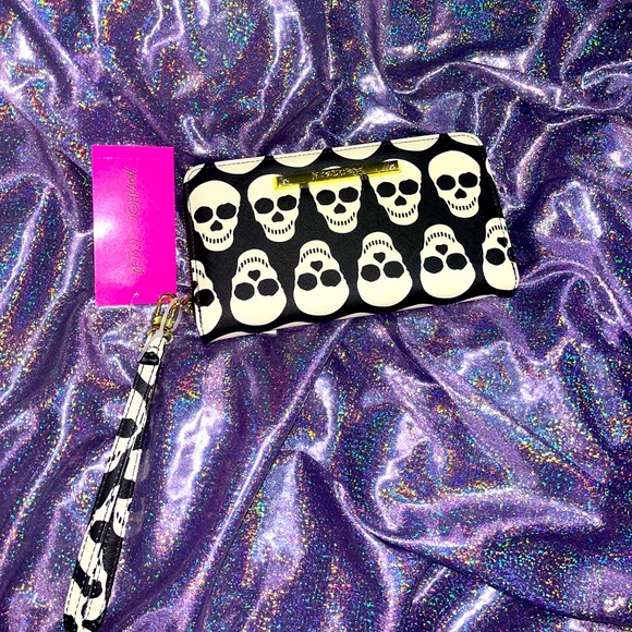Betsey Johnson Skull wallet - Picture 1 of 5